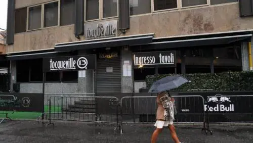 "Aggredita in discoteca". Giallo abusi su una 19enne