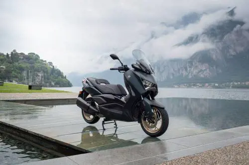 Yamaha XMAX 300 Tech Max: guarda la gallery
