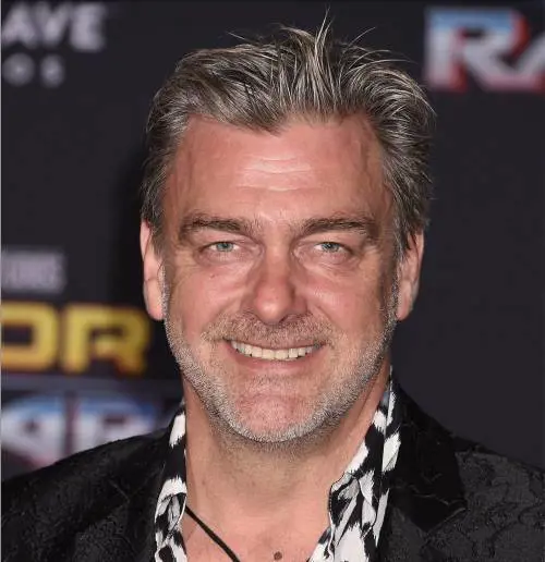 Ray Stevenson, morto improvvisamente sul set l'attore della serie "Roma"
