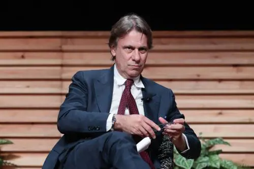 Porro resta a Mediaset: "È la mia famiglia". E crolla il riassetto dei programmi Rai