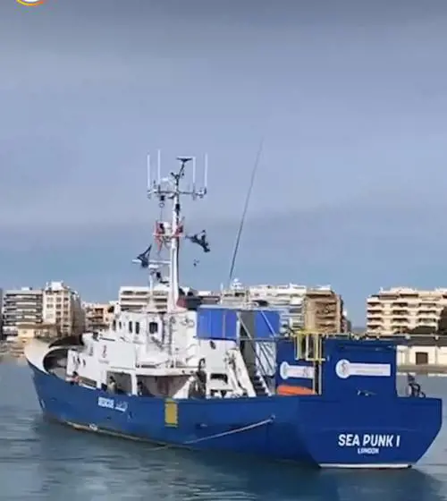 "Siamo partiti". Ma la nuova nave Ong è già ferma per problemi tecnici