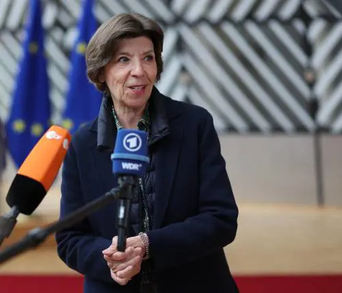 I francesi fanno retromarcia: "Collaborare con l'Italia"