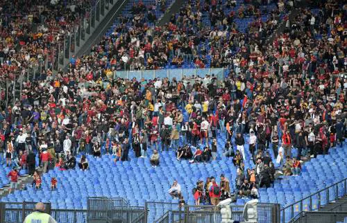 Curva Sud svuotata, che è successo durante la partita della Roma?