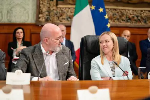 Aiuti del governo: 900 euro a famiglia. E sul commissario si prende tempo. Oggi arriva Ursula