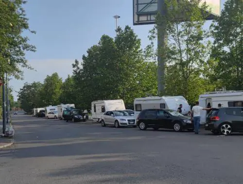 "Basta trans in Certosa" la rivolta dei residenti. E via Lecco scrive a Sala