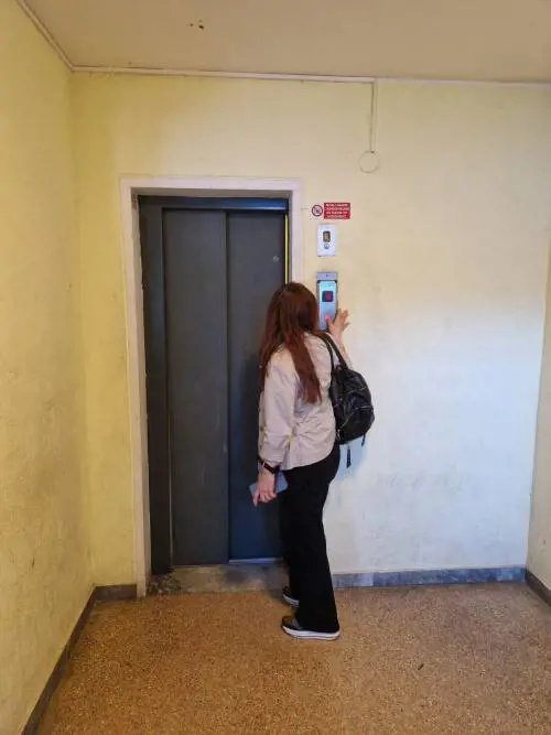 Mm non ripara l'ascensore. "Prigioniero" a 101 anni