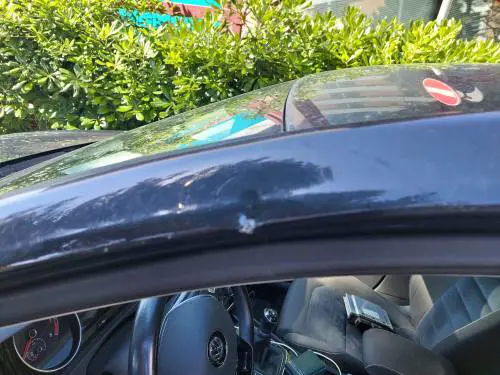 L'auto danneggiata