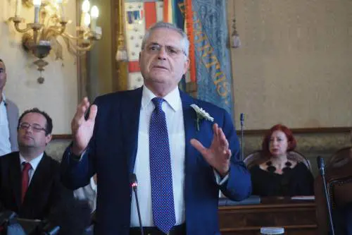 "E allora Messina Denaro...". Il delirio choc contro Colosimo