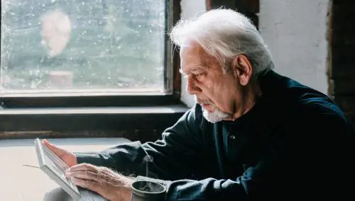Over e depressione, tutti i segnali più evidenti e come combatterla