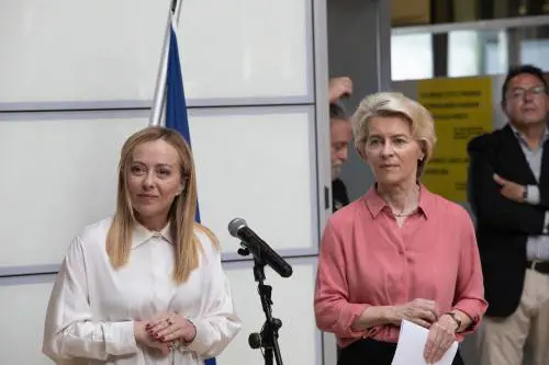 Ursula von der Leyen in Romagna si diletta con l’italiano, alla popolazione: “Tin bota”