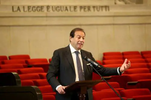 Il governo alla Ue: "Flat tax sostenibile"