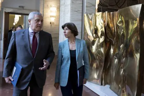 È pace tra Italia e Francia "Costernati per gli attacchi"