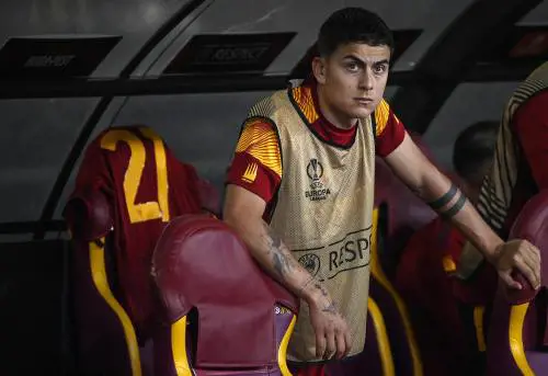 Mou e l'ossessione Dybala nella corsa a un altro trofeo