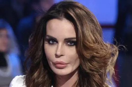 "Nell'ora più buia...". Nina Moric ricoverata in ospedale