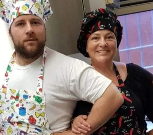 Serena Barsotti insieme al figlio Alessandro Cecchi, scomparso a 27 anni