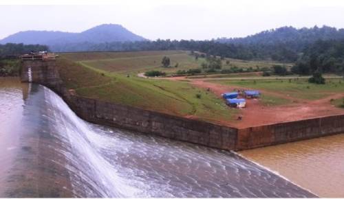 Cade il telefono nella diga, ispettore indiano fa buttare 2 milioni di litri di acqua