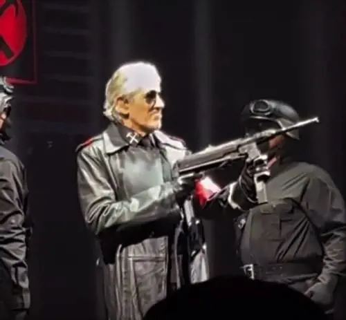 "Io nazista? Pura malafede". E Waters rispedisce le accuse al mittente