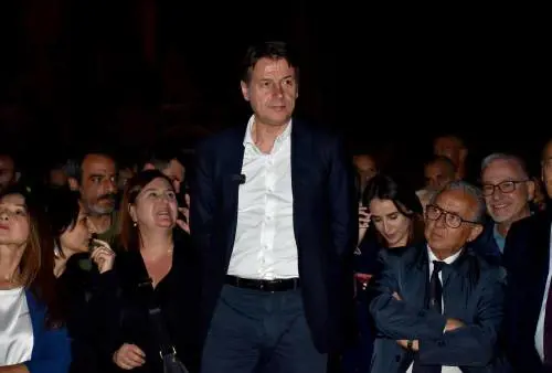 Inchiesta Covid, la procura di Brescia chiede l'archiviazione per Conte e Speranza