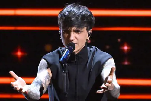 "Ci sono rimasto male". Sanremo, Ultimo e quei gestacci in sala stampa