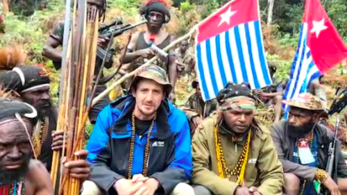 Il sequestro, poi l'assurda richiesta: così i ribelli di West Papua della giungla minacciano il pilota