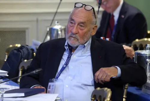 Stiglitz fa il gufo: "Italia a rischio recessione". Le stime Ue e Fmi lo smentiscono