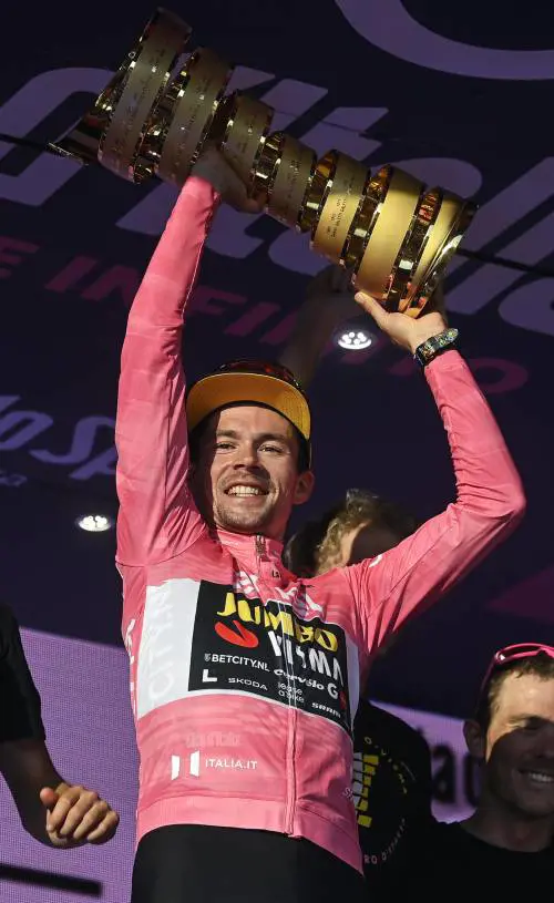 Roglic, dagli sci ai pedali per diventare re del Giro. "Io più forte del dolore"