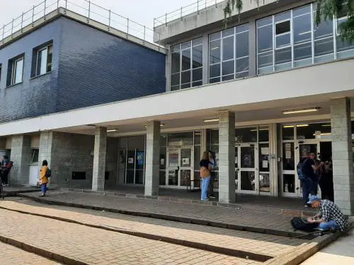 "Rischiava il debito". Ecco perché lo studente ha accoltellato la prof ad Abbiategrasso