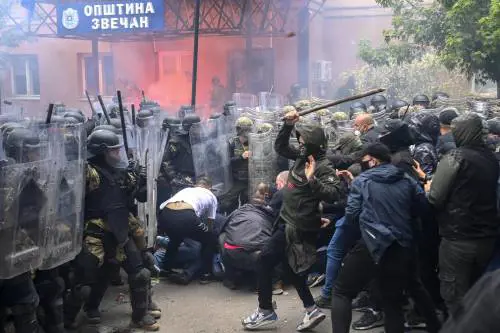 Scontri fra serbi e forze Kfor in Kosovo