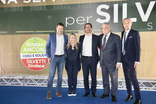 Centrodestra pigliatutto: otto mesi di sole vittorie