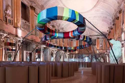 L’installazione “La Pace Preventiva” di Pistoletto nella Sala delle Cariatidi