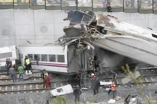 Santiago de Compostela, quando il treno deragliò sulla curva "maledetta"