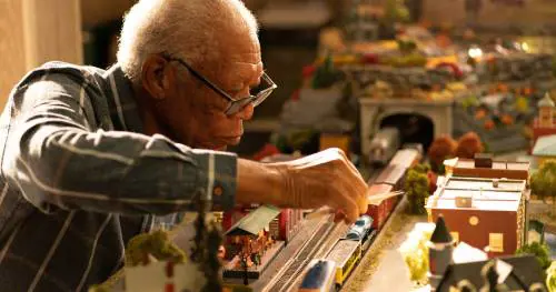 Amore, destino e droga. Ritorna Morgan Freeman