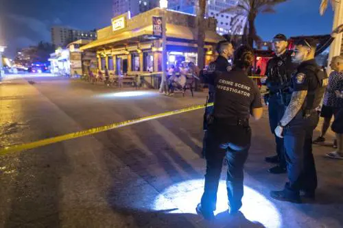 Florida, sparatoria sul lungomare: sangue e feriti, colpiti pure i bimbi