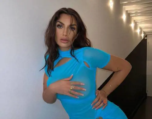 "Sembro un put...". Elettra Lamborghini senza freni sulle sue foto sexy