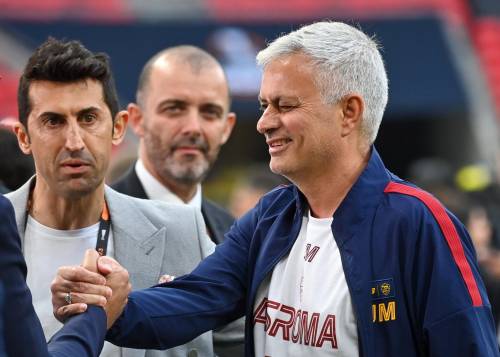 Mourinho glissa sul futuro e sprona la Roma: "Meritiamo la finale"