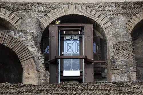 Roma, debutta l'ascensore del Colosseo