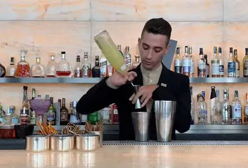 Il lavoro da barman, le due donne, la lite: chi è il compagno di Giulia Tramontano indagato per omicidio