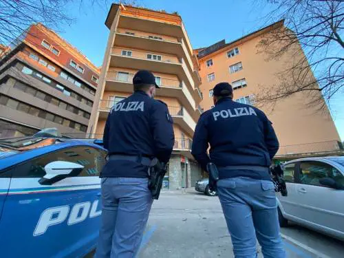 Roma, omicidio 86enne: manette alla colf e al compagno 