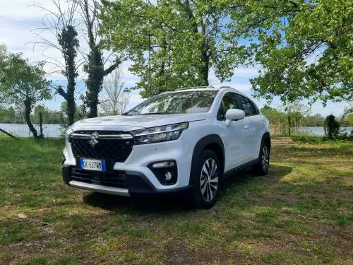 Suzuki S-Cross Hybrid 140V: trazione integrale, ibrido e consumi bassi. La prova su strada 