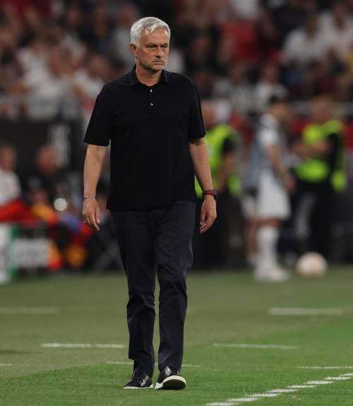 Siviglia-Roma, insulti all'arbitro: la Uefa apre un'inchiesta su Mourinho