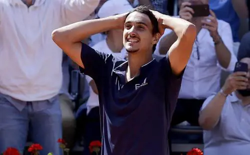 Roland Garros, l'impresa di Sonego: rimonta Rublev e vola agli ottavi