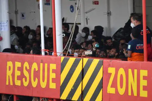 "Azione statale brutale". La Ong disobbedisce e ora si lamenta delle sanzioni