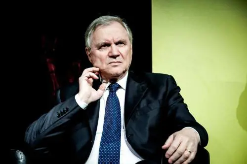 La Bce studia una pausa sul rialzo dei tassi. Visco: "Serve prudenza"