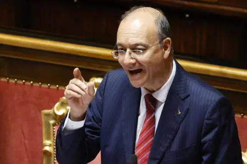 Valditara lancia il piano anti diplomifici: in campo anche la Finanza