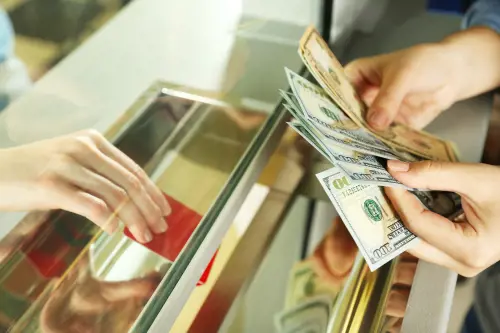 Banche, ecco quelle con filiali fisiche e conti correnti a zero spese