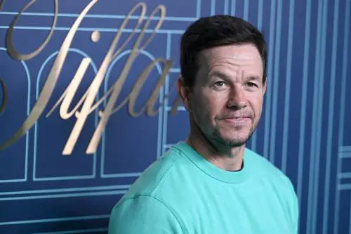 "Via dalla Hollywood woke": la battaglia dell'attore Mark Wahlberg