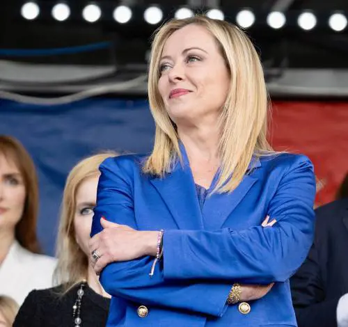 "Allora sì che è un problema". E Meloni umilia Fazio e la Schlein