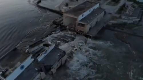 Distrutta la diga di Nova Kakhovka: almeno 22mila persone a rischio inondazione