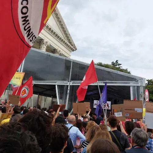 La contestazione durante l'intervento di Pillon da parte della sinistra