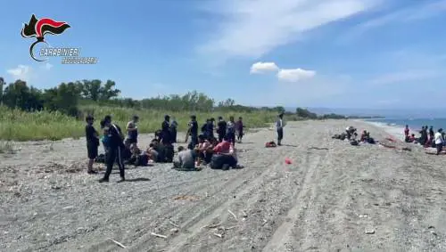 "Non hanno cibo né acqua", "Io voglio solo i soldi". Arrestati trafficanti di migranti